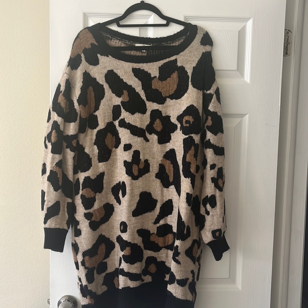Excellent condition. Leopard sweater dress